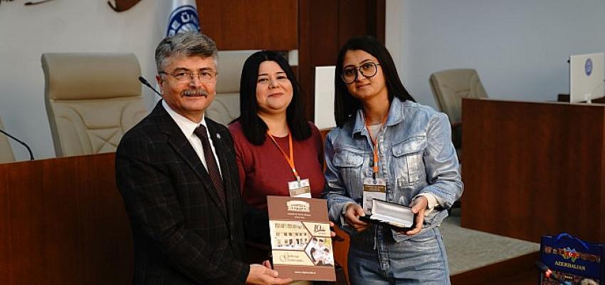 ege-universitesi-ev-sahipliginde-5-egitimde-yeni-trendler-forumu-izmir-duzenlendi.jpg
