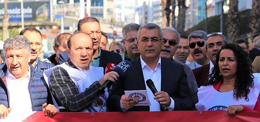egitim-bir-sen-izmir-subesinden-meslek-kanunu-eylemi.jpg