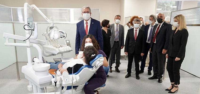 eu-dis-hekimligi-fakultesi-dijital-klinik-hizmet-vermeye-basladi.jpg