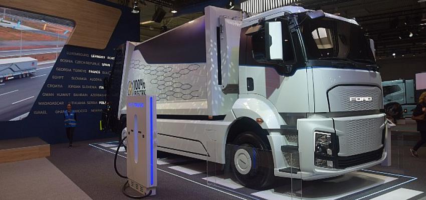 ford-trucksin-urettigi-ilk-elektrikli-kamyon-pirelli-r01-ile-bulustu.jpg
