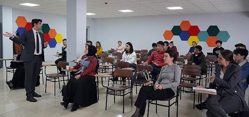 gencler-icin-egitim-gunleri-basladi.jpg