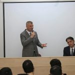 golcuk-belediye-baskani-ali-yildirim-sezer-universite-ogrencileri-ile-tecrubelerini-paylasti.jpg