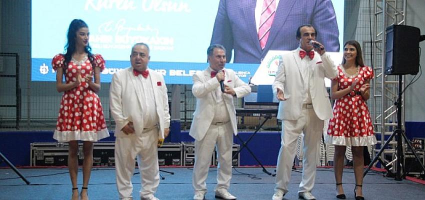 hababam-vokal-grubu-ogretmenler-icin-sahne-aldi.jpg