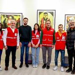 hilal-i-ahmerden-bugune-gonulluluk-kavrami-kirmizi-yelek-sergisi-ile-tuvale-yansiyor.jpg