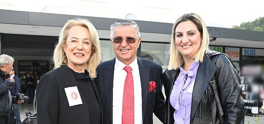 kemerde-butun-insanlar-el-ele-yuruyusu-duzenlendi.jpg