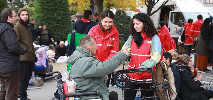 kizilay-duzcede-deprem-sonrasi-destek-calismalarini-surduruyor.jpg
