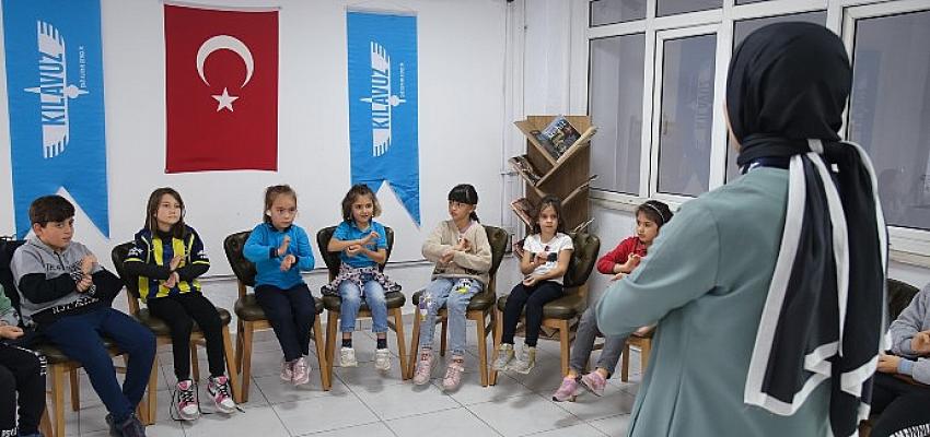 kocaeli-buyuksehirden-isaret-dili-atolyesi.jpg