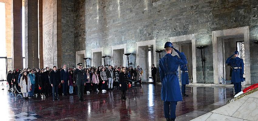 koruncuk-vakfi-ailesi-koruncuklar-ile-anitkabirde-atanin-huzuruna-cikti.jpg