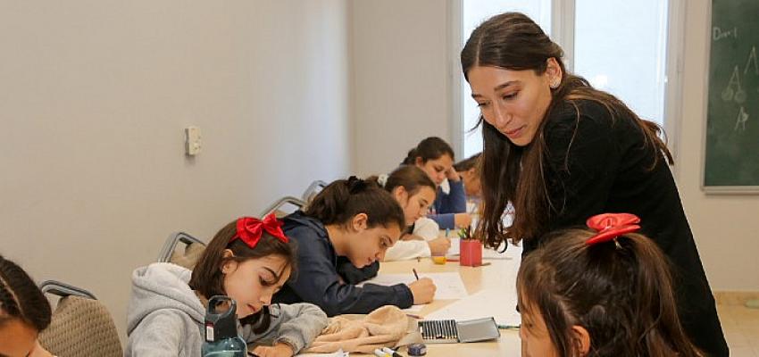 kucukcekmece-belediyesi-sanat-egitimlerine-hiz-veriyor.jpg