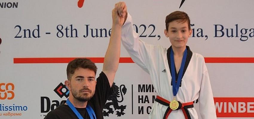 malkara-belediye-baskani-ulas-yurdakul-taekwondo-spor-kulubu-sporcusu-tugra-ekinciye-basarilar-diledi.jpg