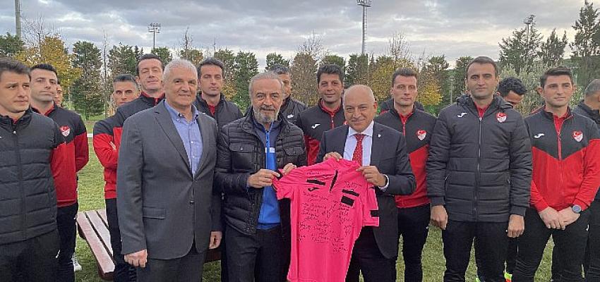 tff-baskani-mehmet-buyukeksi-super-lig-ve-var-hakemleri-yemekte-bir-araya-geldi.jpg