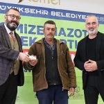 traktorun-deposunu-dolduran-ciftci-tarlanin-yolunu-tutuyor.jpg