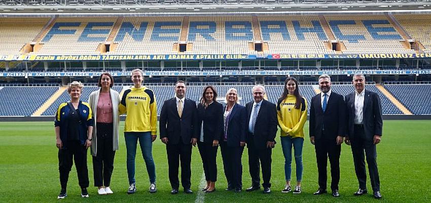 yukselen-celik-fenerbahce-alagoz-holding-kadin-basketbol-takiminin-resmi-sponsoru-oldu.jpg