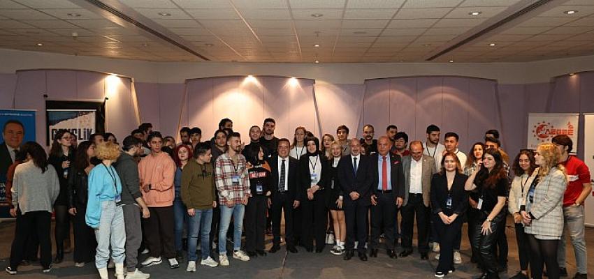 antalya-buyuksehir-belediye-baskani-muhittin-bocek-ve-chp-genel-baskan-yardimcisi-ali-oztunc-gencleri-ziyaret-etti.jpg