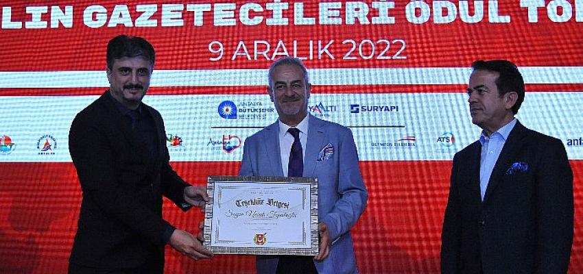 antalya-gazeteciler-cemiyetince-agcden-kemer-belediyesine-tesekkur-plaketi.jpg
