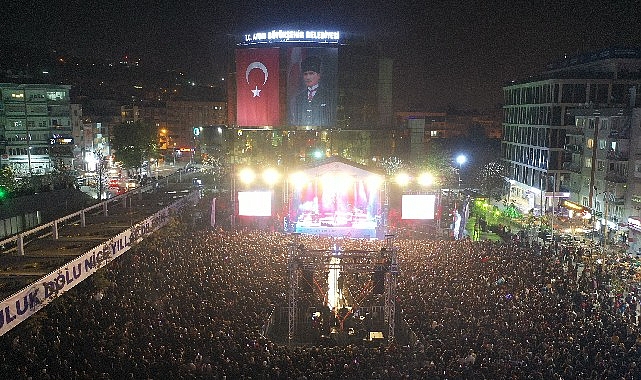 aydin-buyuksehir-belediyesinin-yilbasi-programi-basladi.jpg