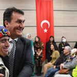 ayni-bahcenin-farkli-cicekleri-baremde-bulustu.jpg