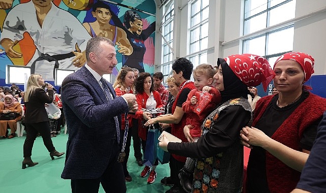 baskan-buyukakin-kadinlarin-voleybol-heyecanina-ortak-oldu.jpg