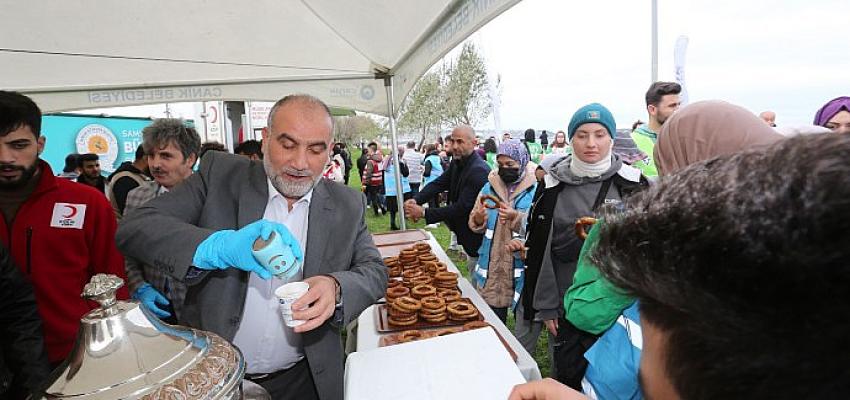 baskan-sandikcidan-genclere-salep-ve-simit-ikrami.jpg