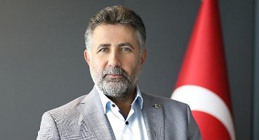 Bayraklı’nın sokakları kilit parke ile yenileniyor