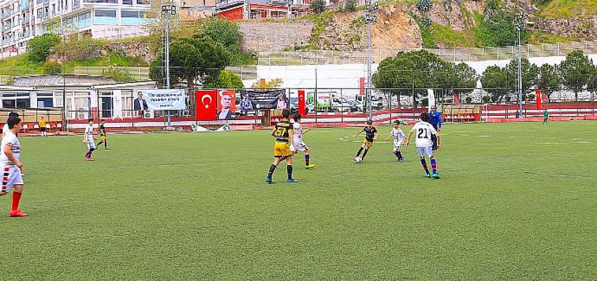 bayraklinin-spor-sahalari-yenileniyor.jpg
