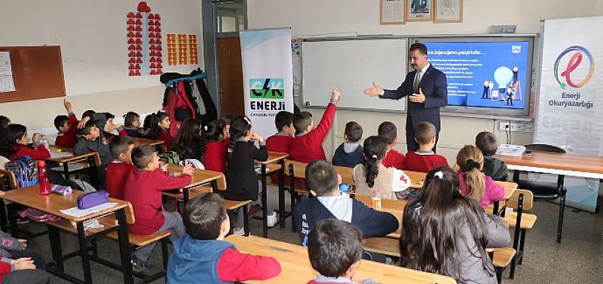 ck-enerji-camlibel-elektrik-sivasta-enerji-okuryazarligi-egitimleri-basladi-hedef-3-bin-ogrenciye-ulasmak.jpg