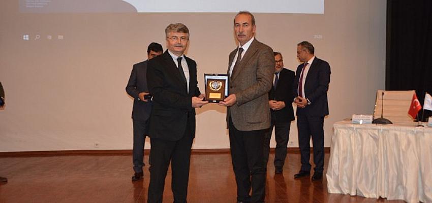 ege-universitesinde-suleyman-celebi-ve-mevlid-gelenegimiz-paneli.jpg