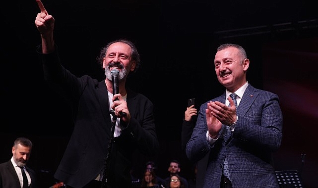 hakkin-ve-hakikatin-sairi-akife-buyuksehirden-unutulmaz-gece.jpg