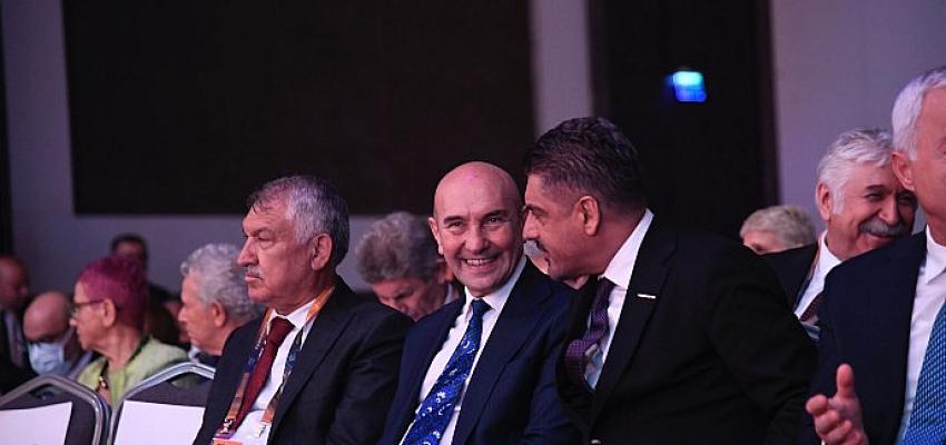 ikinci-yuzyilin-iktisat-kongresi-icin-is-dunyasina-seslendi.jpg