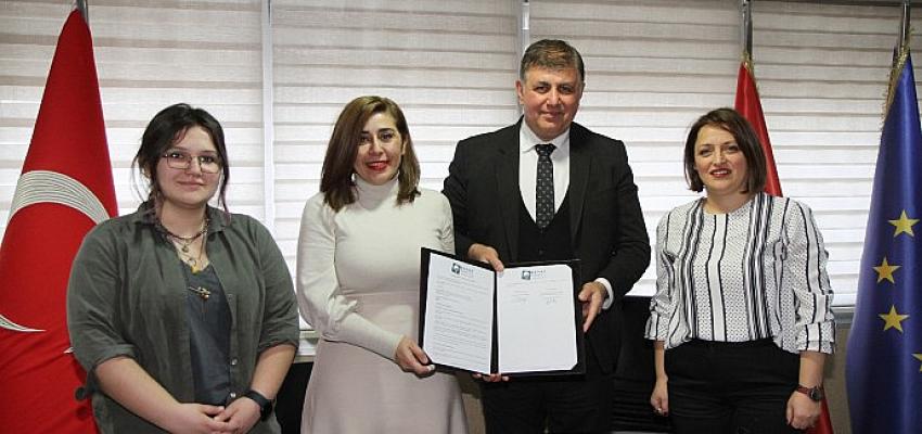 karsiyaka-belediyesinden-beyaz-baretli-kadinlara-destek.jpg