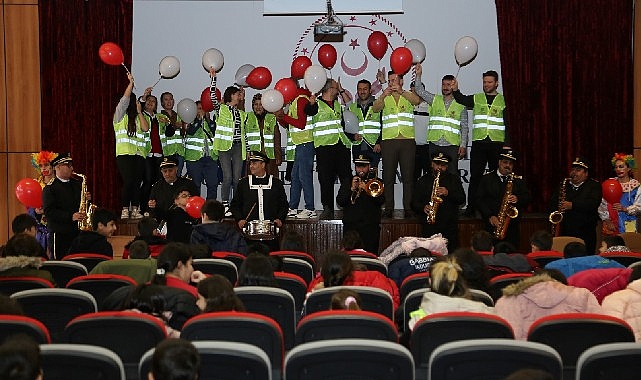 kocaeli-gonullulerinden-sevgi-evindeki-cocuklara-surpriz.jpg