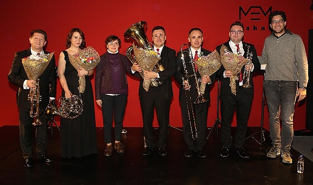 mem-sahnede-golden-horn-brasstan-keyifli-konser.jpg