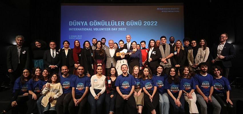 nil-karaibrahimgil-dunya-gonulluleri-icin-soyledi-uyan-anne.jpg