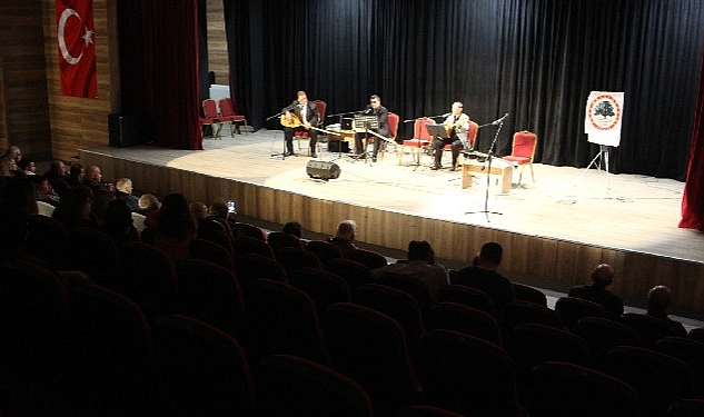 ozan-agaci-sairler-grubu-sarayda-bulustu.jpg