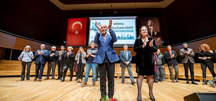 tunc-soyer-izmir-felaketleri-gonullulukle-asti.jpg