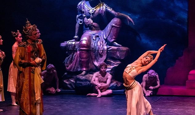 akmde-la-bayadere-balesinin-promiyer-coskusu.jpg