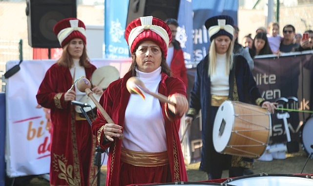 aydin-buyuksehir-belediyesi-erzurum-ve-aydin-kulturlerini-aydin-tekstil-parkta-bulusturuyor.jpg