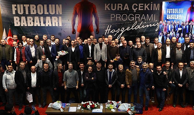 futbolun-babalari-sahaya-cikiyor.jpg