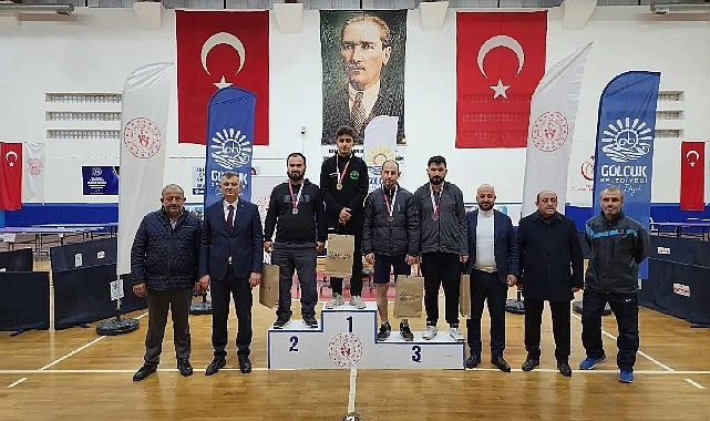 golcukte-masa-tenisinin-en-iyi-sporsularu-belirlendi.jpg