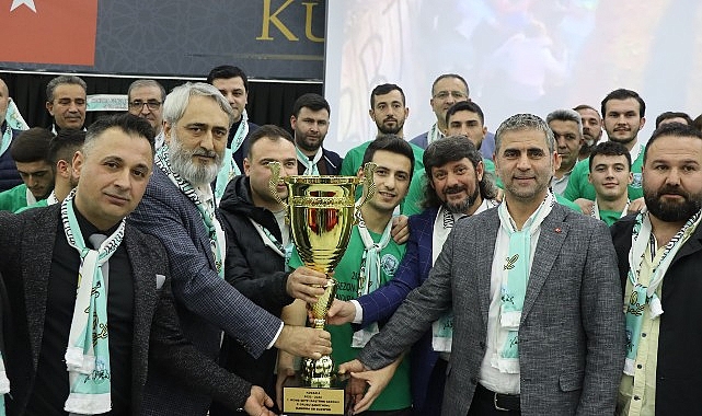 kandira-genclerbirligi-spora-klarnetli-kutlama.jpg