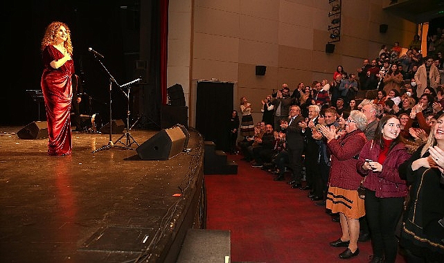 nazim-hikmet-dogum-gununde-bestelenmis-eserleriyle-anildi.jpg