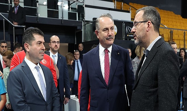 vakifbank-spor-kulubu-genclik-ve-spor-bakani-dr-mehmet-muharrem-kasapoglu-ve-karsin-genc-sultanlarini-agirladi.jpg
