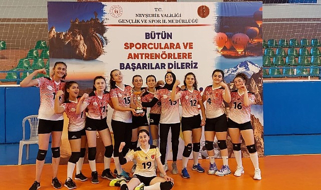 yildiz-kizlar-filede-namaglup-sampiyon.jpg