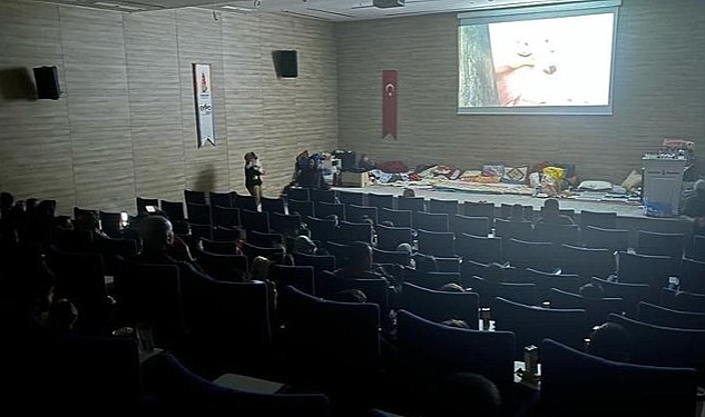 depremzede-cocuklara-sinema-surprizi.jpg