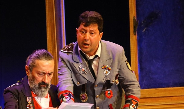 astnin-yeni-oyunu-polisler-seyirciyle-bulustu.jpg