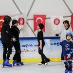 en-eglenceli-anlar-ahmet-calik-buz-pateni-pistinde.jpg