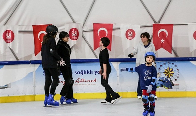 en-eglenceli-anlar-ahmet-calik-buz-pateni-pistinde.jpg