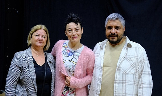 gercek-yasamdan-bir-oyun-dugun-sarkicisi.jpg