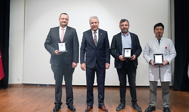 rektor-prof-dr-budak-saglik-calisanlarimiz-tum-zorlu-kosullara-ragmen-fedakarca-calisiyor.jpg