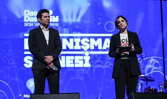 turkiyenin-en-sevilen-sanatcilari-binlerce-genc-icin-dayanisma-sahnesinde-bulustu.jpg